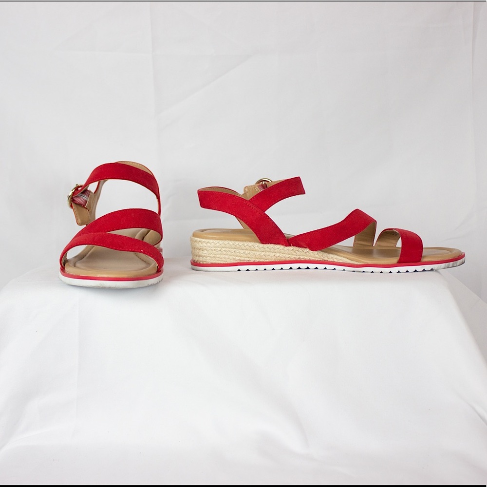 Crown & Ivy Wedge Sandal 9.5 M